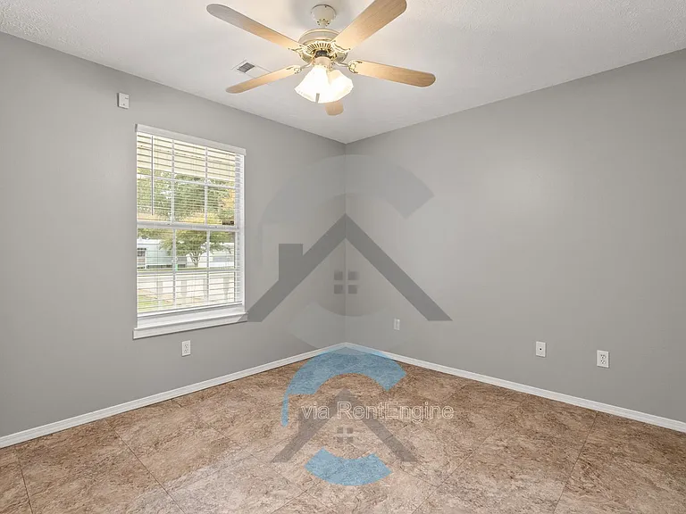 1412 Ivy St — Photo 8