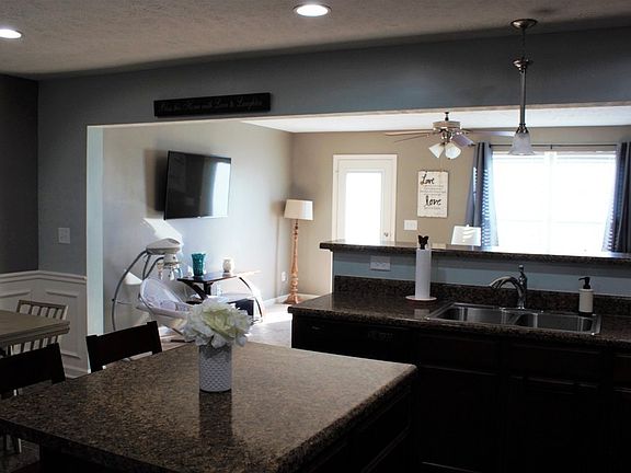 3rd image of 4343 Aurora Cir