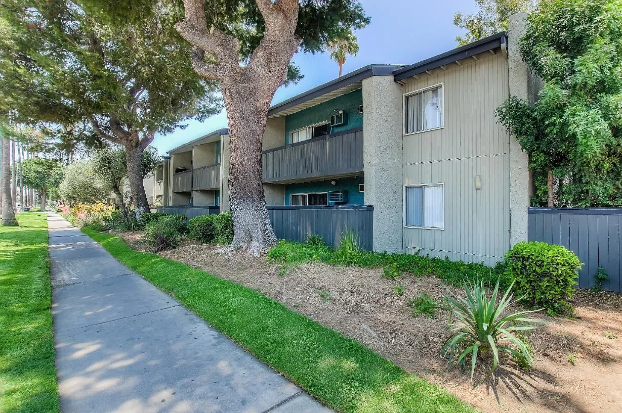 Twenty 2 Eleven Apartment Homes — Photo 1