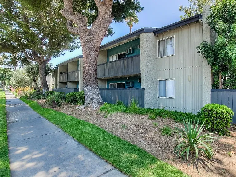 Twenty 2 Eleven Apartment Homes — Photo 1