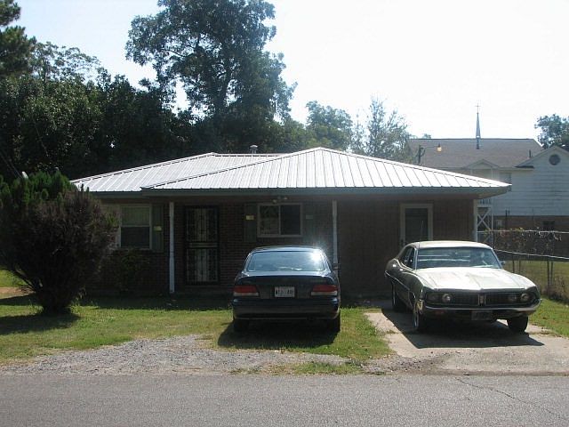 1st image of 1110 Luster St