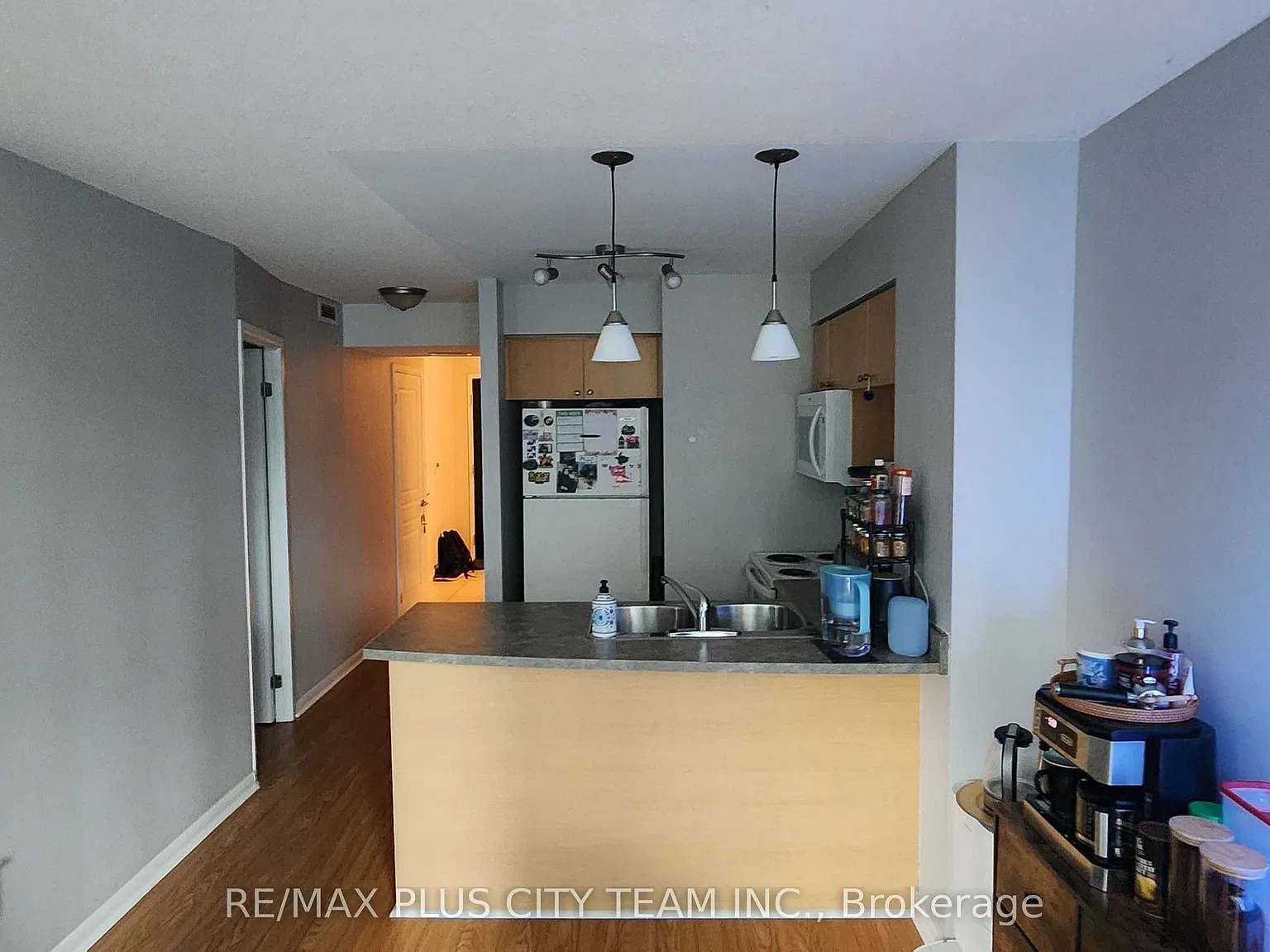 18 Yonge St — Photo 4