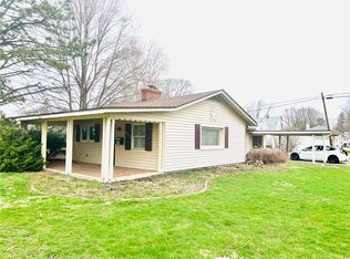 864 E Elm St, Hoopeston, IL 60942