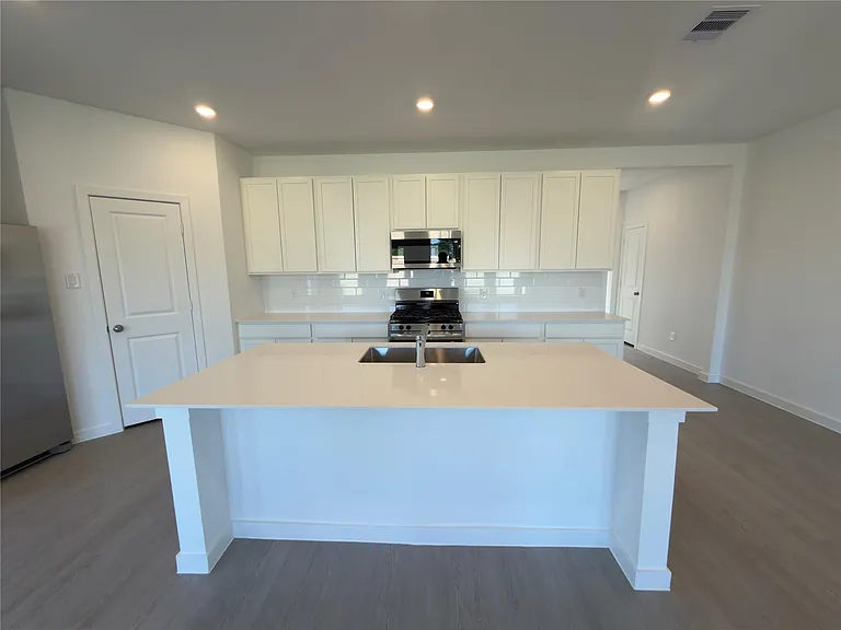 7919 Evening Emerald Dr — Photo 12