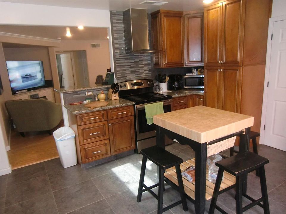 1st image of 2418 Christina Ave