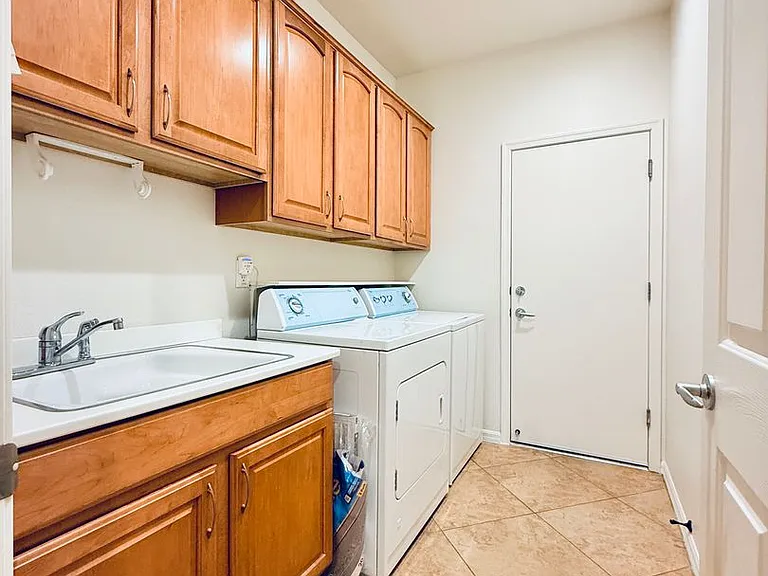 2119 Gunnison Pl — Photo 15