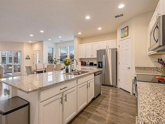 4th image of 4758 Kittredge St APT 6