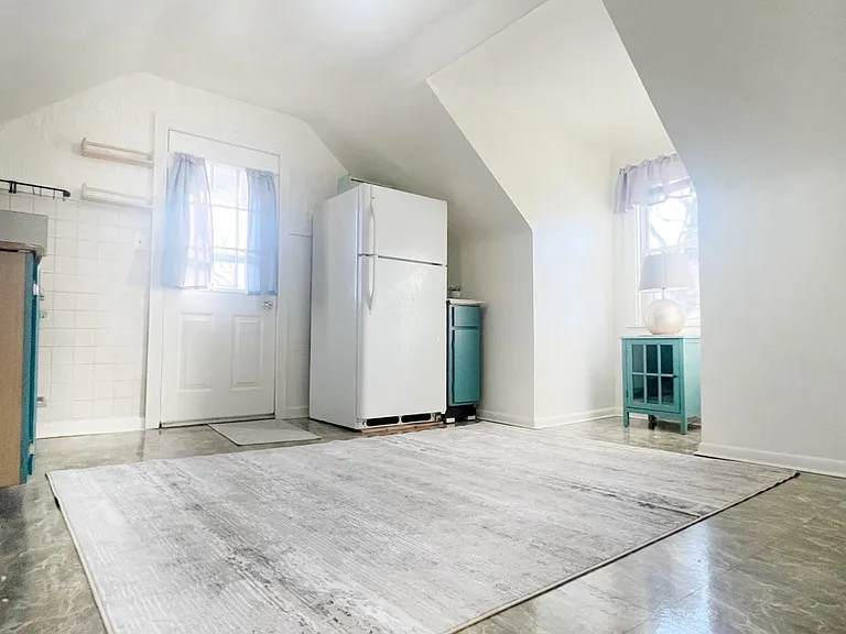 1518 N Wayne Rd #A — Photo 4