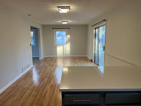 5th image of 1005 Devon St