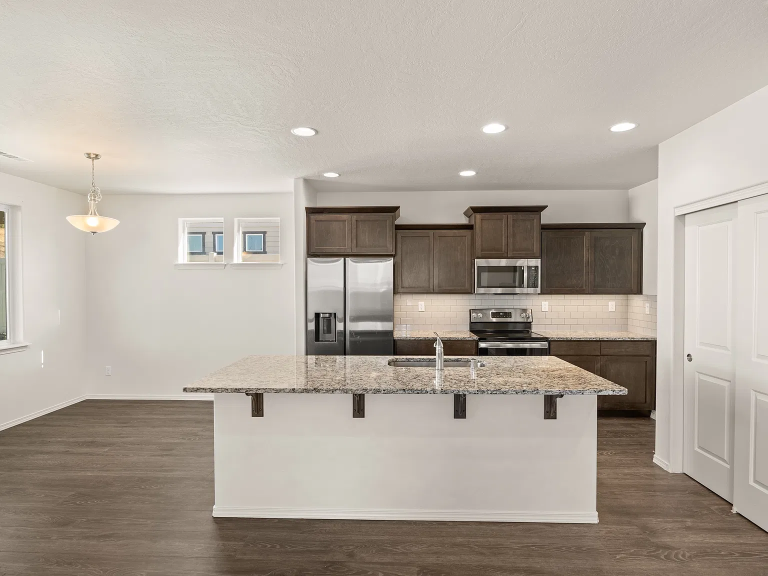 3 bed, 1743 sqft, $2,400 — Photo 3