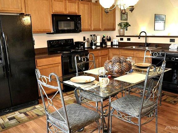 Eat-in kitchen