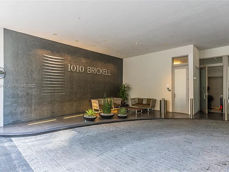 1010 Brickell Ave — Photo 8