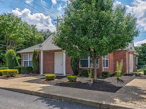 5th image of 100 Edwards Ln #412