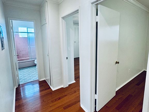 4th image of 2714 W Clark Ave #D-10