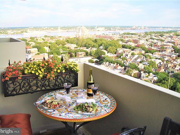 4th image of 604 S Washington Sq APT 1315