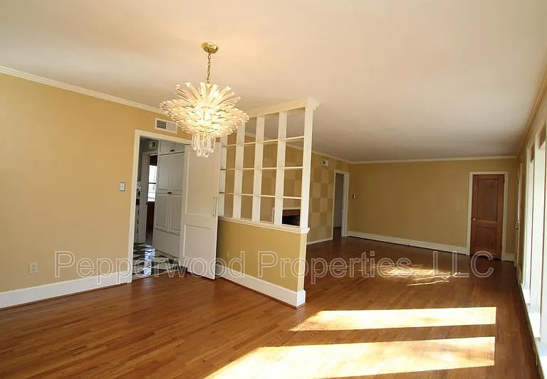 327 N Park Dr — Photo 14