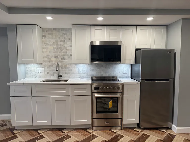 3501 Courtland Dr — Photo 2