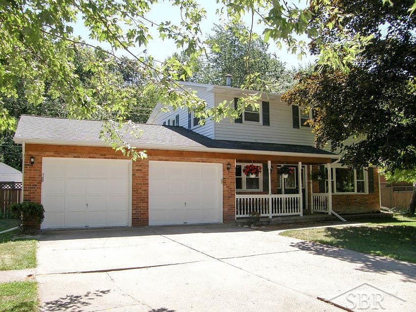 1st image of 227 Woodlawn Dr