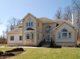 3 Fox Run Dr, Andover, NJ 07821