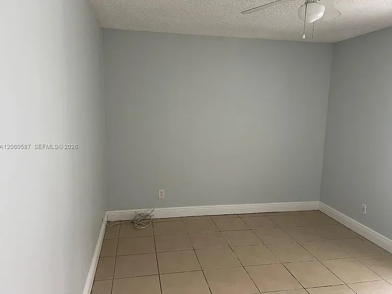 738 SW 9th St — Photo 21
