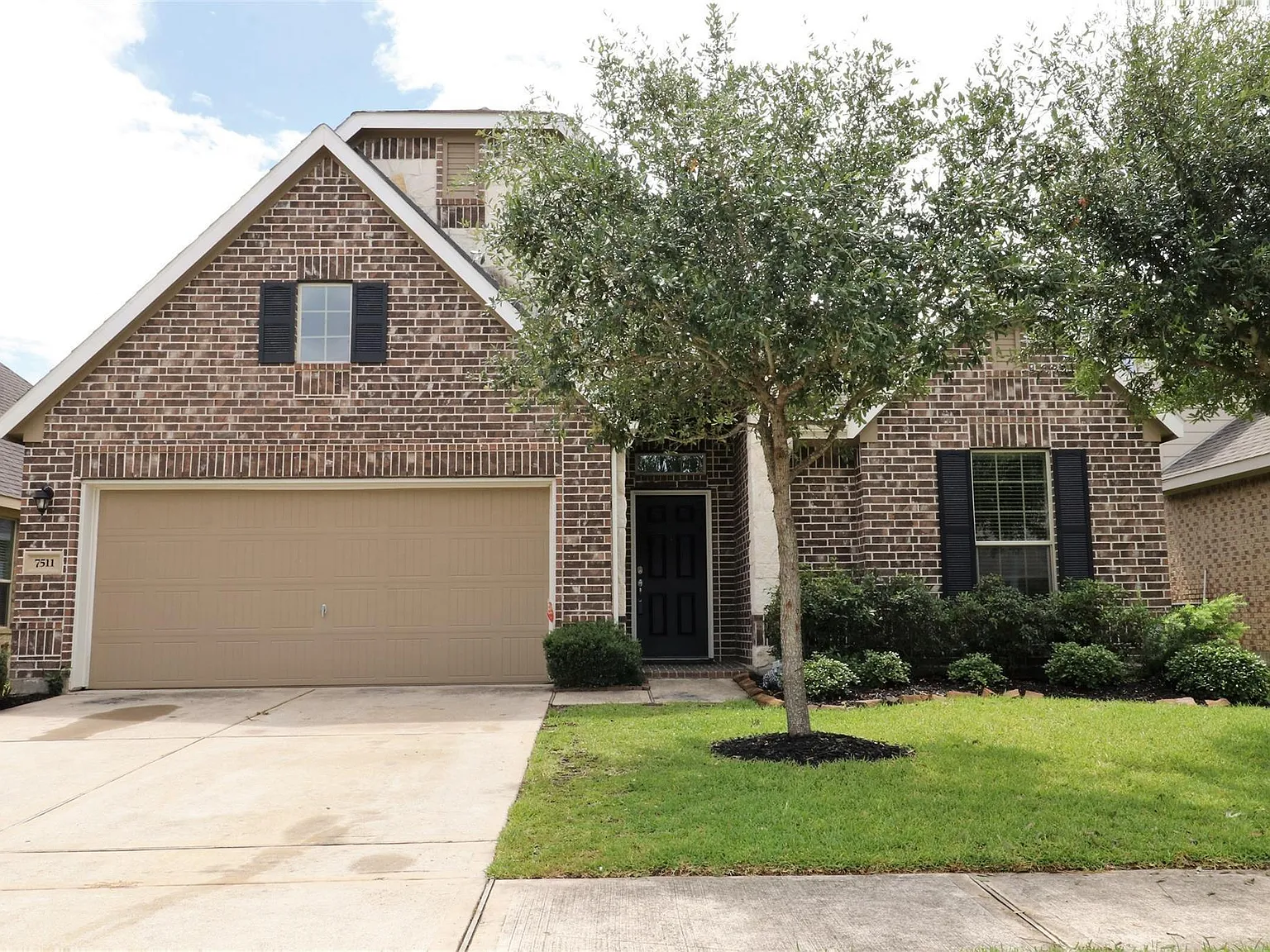 4 bed, 2.0 bath, 2171 sqft, $2,900 — Photo 1