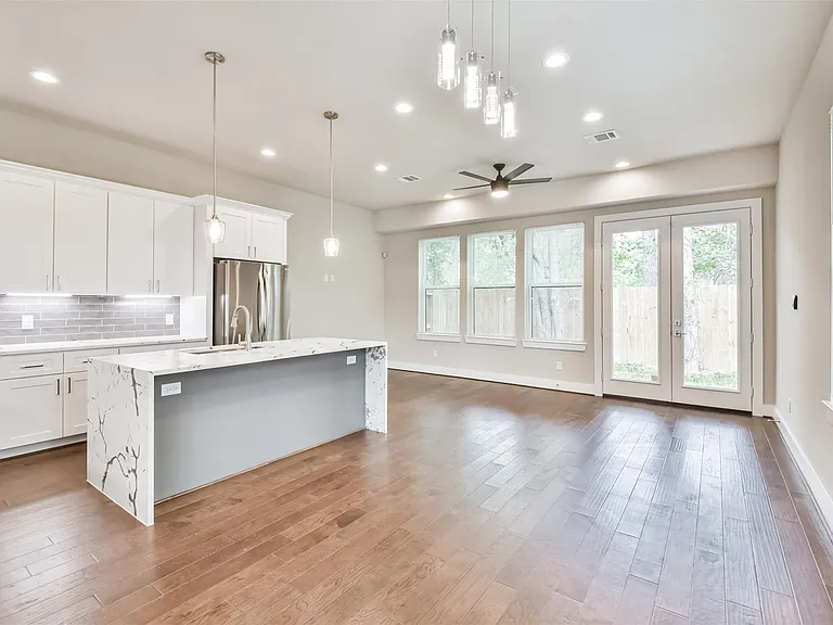 810 Mansfield St — Photo 12