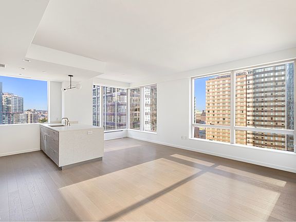 2nd image of 138 Willoughby St #18L