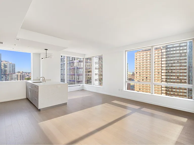 138 Willoughby St #18L — Photo 3