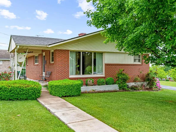 109 Longview Dr, Christiansburg, VA 24073