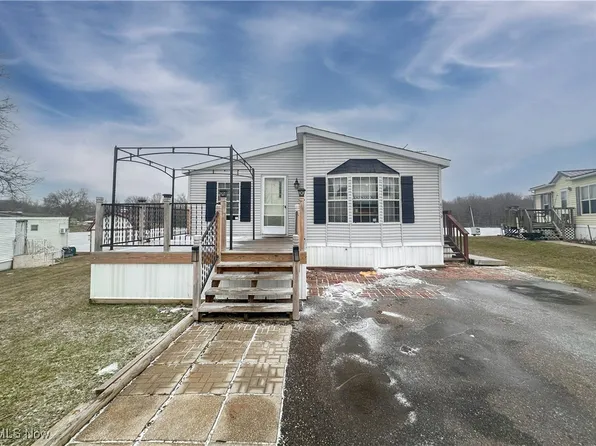 4759 Valley Hills Dr, Ravenna, OH 44266