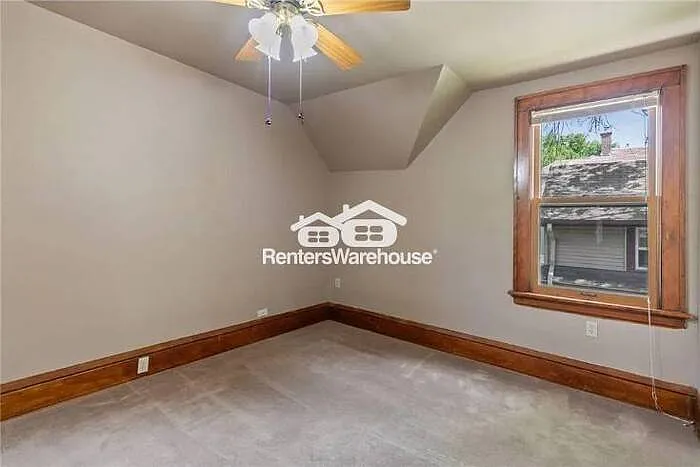 945 Sherburne Ave — Photo 16