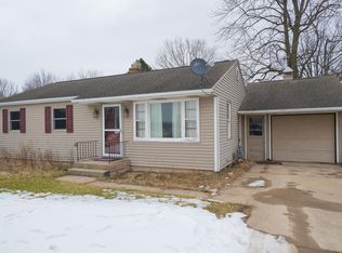 637 10th St, Plainwell, MI 49080