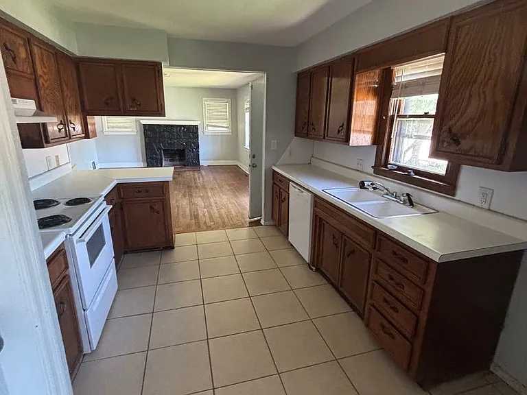 1111 N Kansas Expy — Photo 12