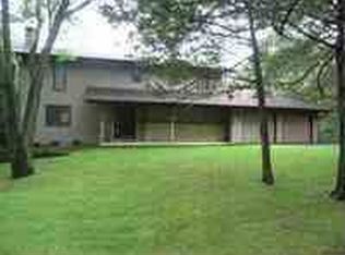 1105 Richards Rd, Dubuque, IA 52003