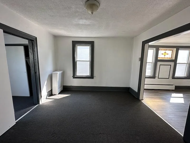 3 bed, $2,200 — Photo 2
