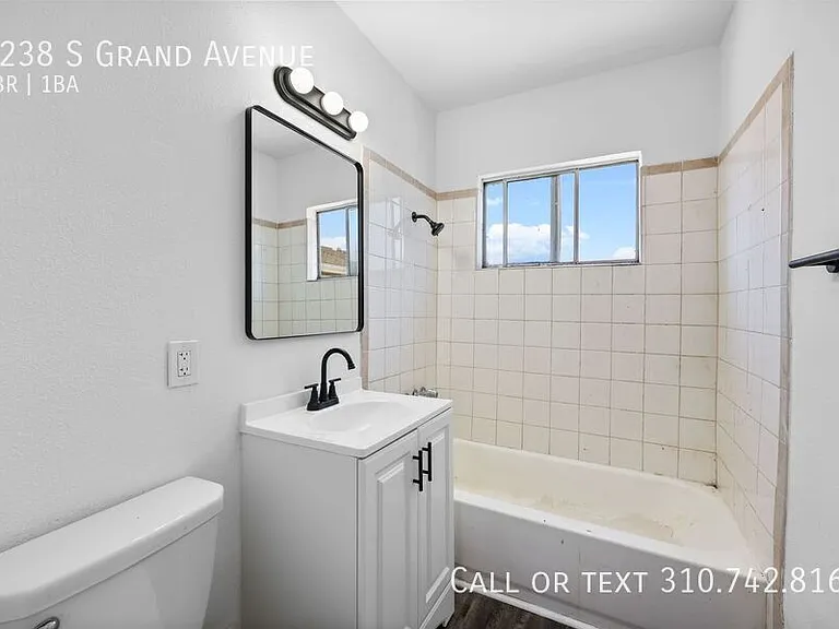 4238 S Grand Ave — Photo 16