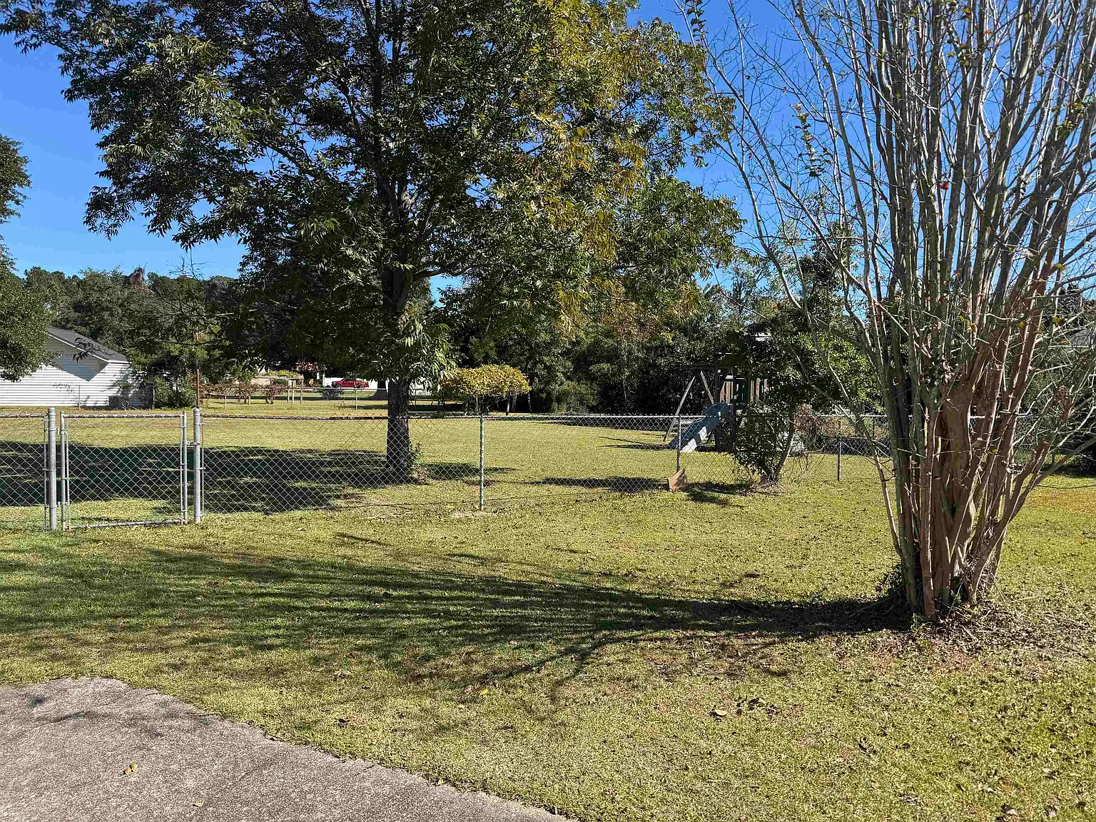 4 bed, 2.0 bath, 2020 sqft, $2,250 — Photo 4