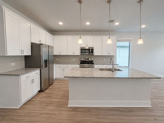 4th image of 3104 Eddington Dr