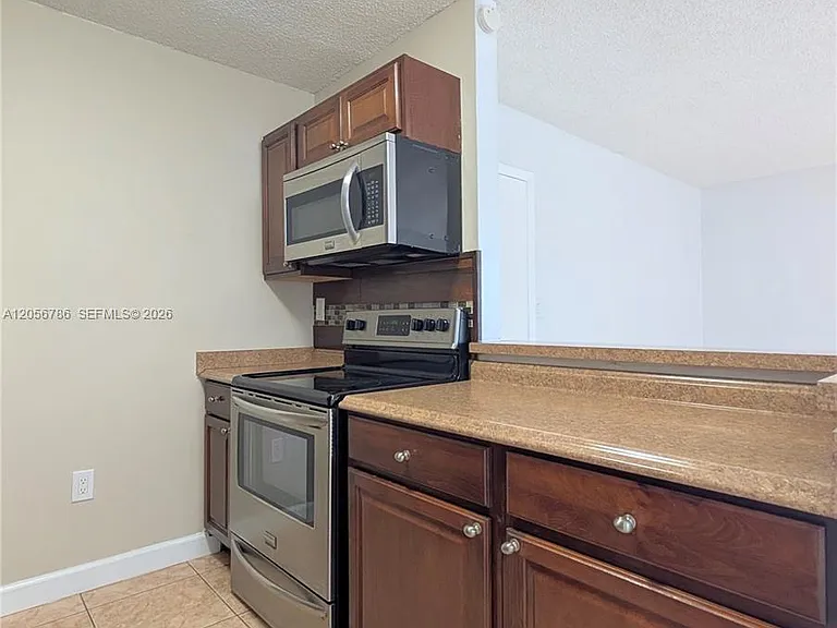 10765 SW 108th Ave #303 — Photo 8