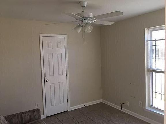 3rd image of 1926 Elizardi Blvd #1