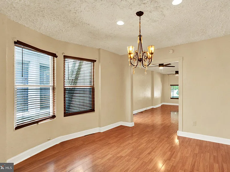 234 W Douglass St — Photo 11