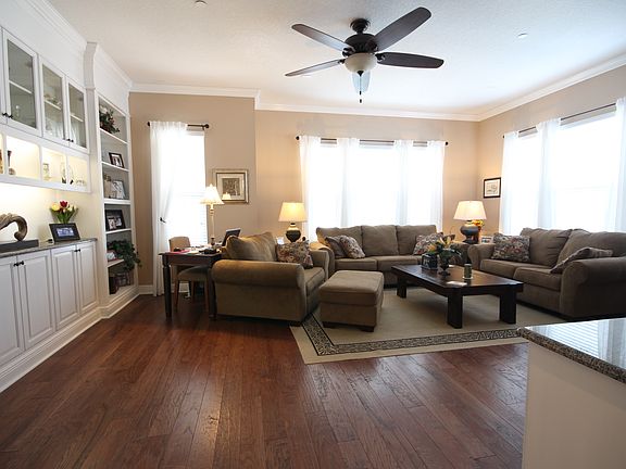 4th image of 748 Lobelia Dr