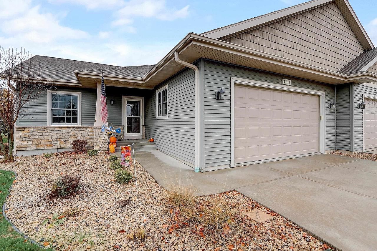 2011 Fieldstone Boulevard, Prairie Du Sac, WI 53578 Zillow