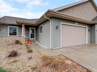 2011 Fieldstone Blvd, Prairie Du Sac, WI 53578