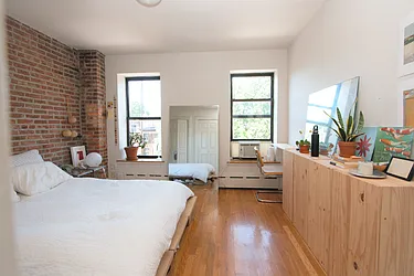 Rented by R New York