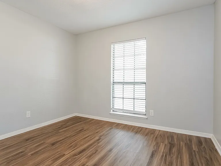918 Clark Trl — Photo 11