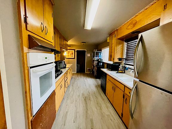 3rd image of 1121 W Churchill St #1