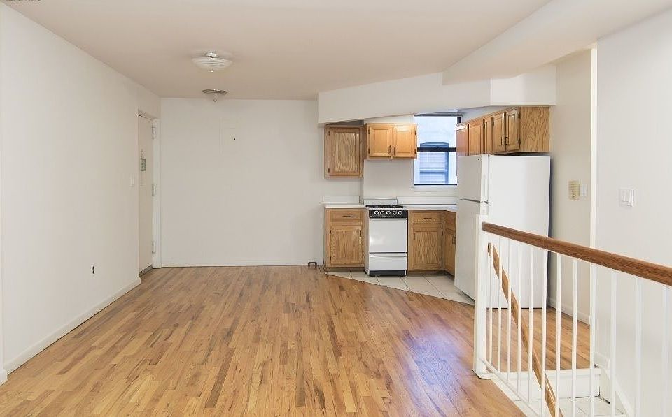 1st image of 310 W 95th St #2