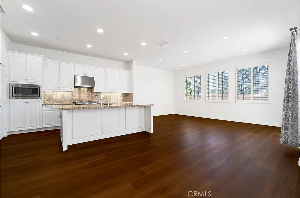 3 bed, 2.5 bath, 1993 sqft, $4,500 — Photo 3