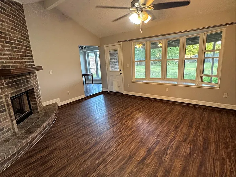 16510 Oxnard Ln — Photo 9